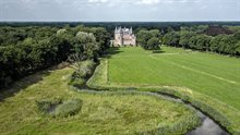 De beek de Aa bij kasteel Heeswijk