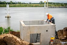 Foto's plaatsen nieuwe pomp bij Maas (juli 2023)
