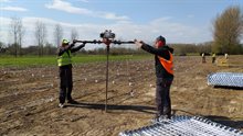 Eerste funderingspin voor de zonneweide op de zuivering 's-Hertogenbosch