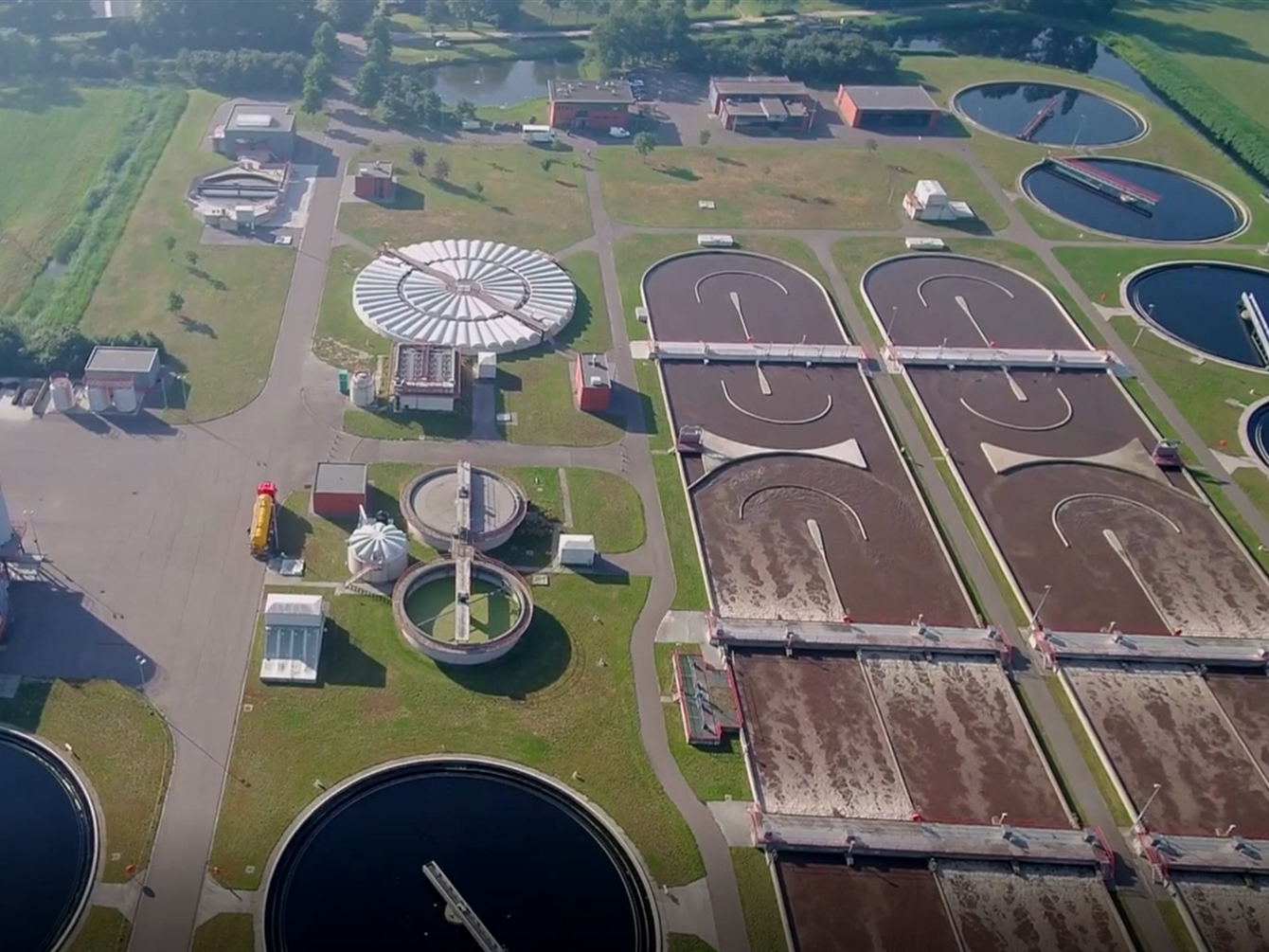 Waterschap start met aanleg zonneweides op rioolwaterzuiveringen Dinther en Vinkel