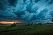 Donkere wolken boven 's-Hertogenbosch