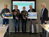 2022-12-2-groen-blauwe-handdruk-raam