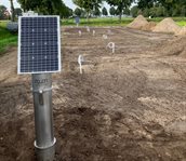 Sensoren meten de kwaliteit van het water tijdens de proef.