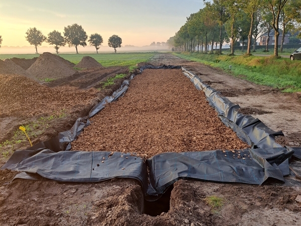Minder stikstof in sloten door bioreactor met houtsnippers