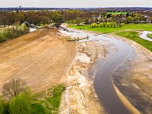 Nieuwe meander Middelrode, links de oude Aa gedempt. Op de achtergrond het Gewads Brugske