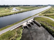 De rivier het Maximakanaal met de beek de Aa er onderdoor