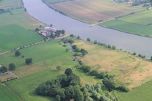 De uitstroom van de Vierlingsbeekse Molenbeek in de Maas